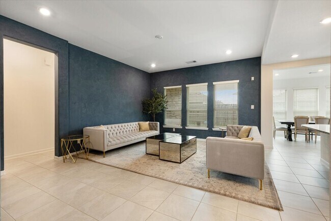 Building Photo - 4912 Overland Hollow Dr
