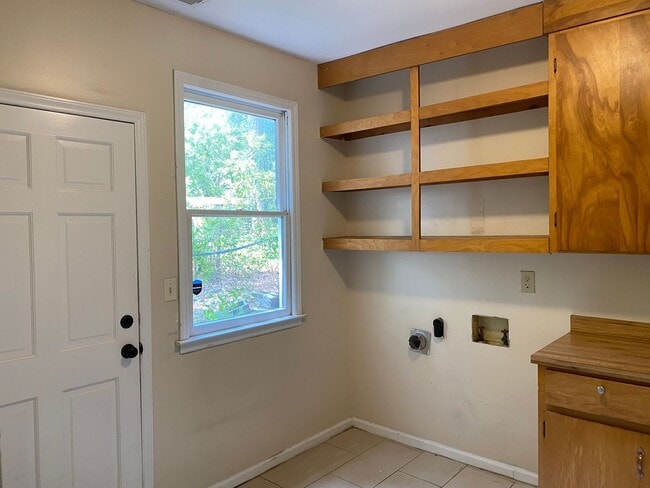 Building Photo - Rosewood