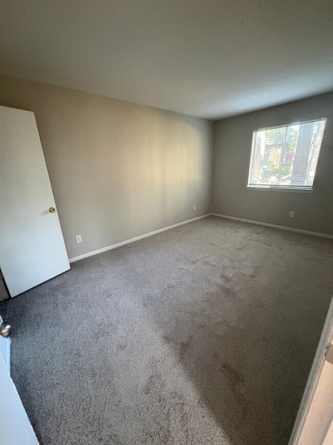 Building Photo - 219 Orchard Trace Ln