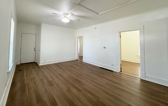 Building Photo - 619 N Washington St