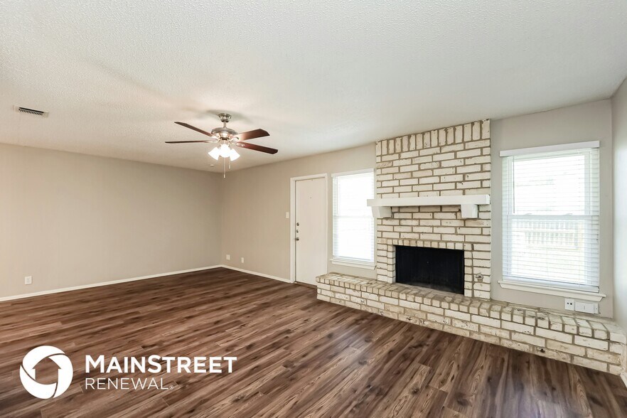 Building Photo - 9387 Valley Bend