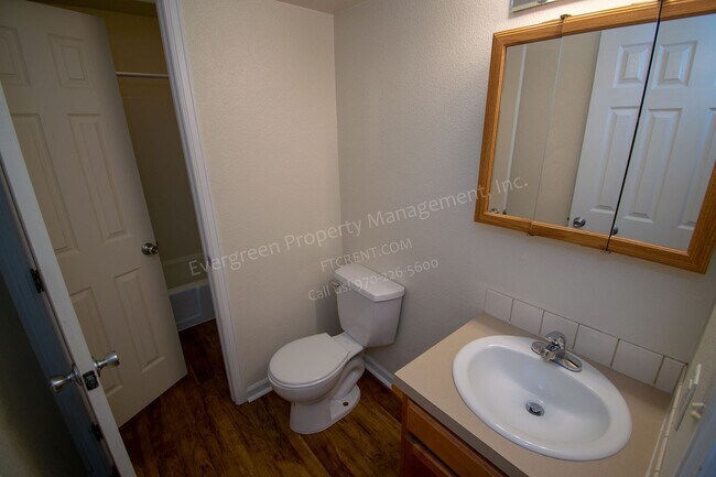 Building Photo - 2147 27th Ave Ct