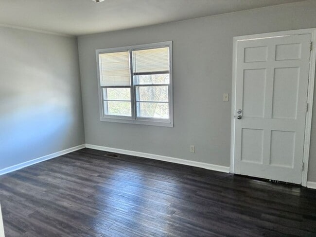 Building Photo - 70 Lakeside Dr