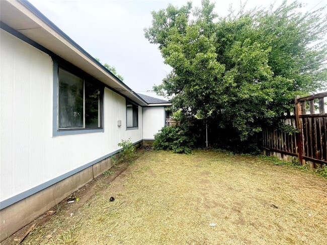 Building Photo - 1508 Rustlers Rd