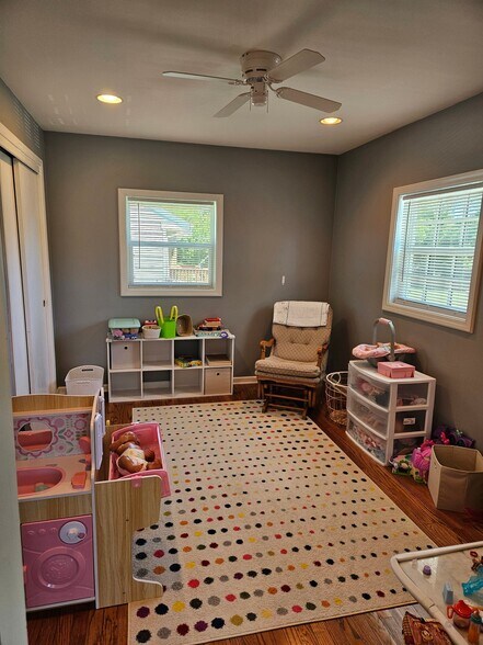 Building Photo - 4213 Riverview Dr