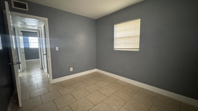 Building Photo - 1056 Maynard St