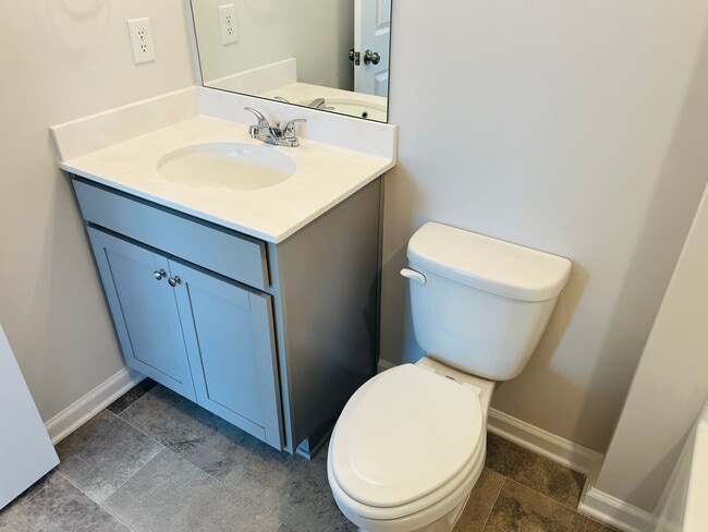 Building Photo - Stunning 3 bedroom, 3.5 bathroom townhome ...