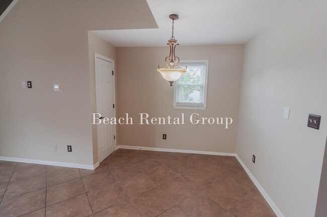 Building Photo - 2010 Sand Dunes Dr
