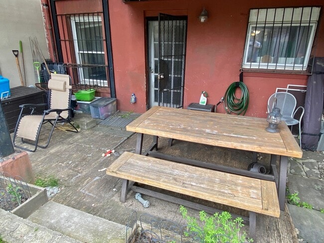 Building Photo - 247 Grove St