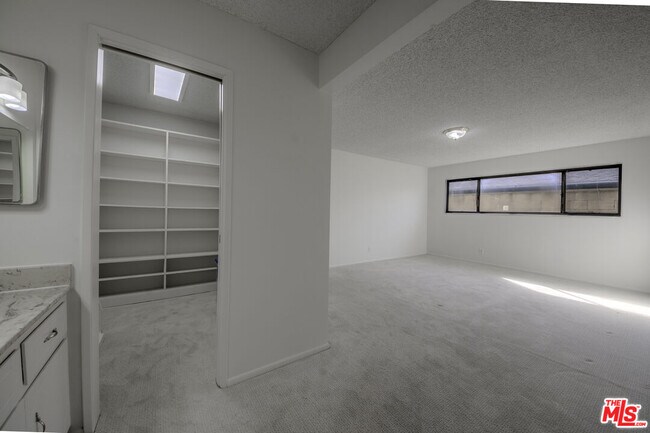 Building Photo - 2106 166th St