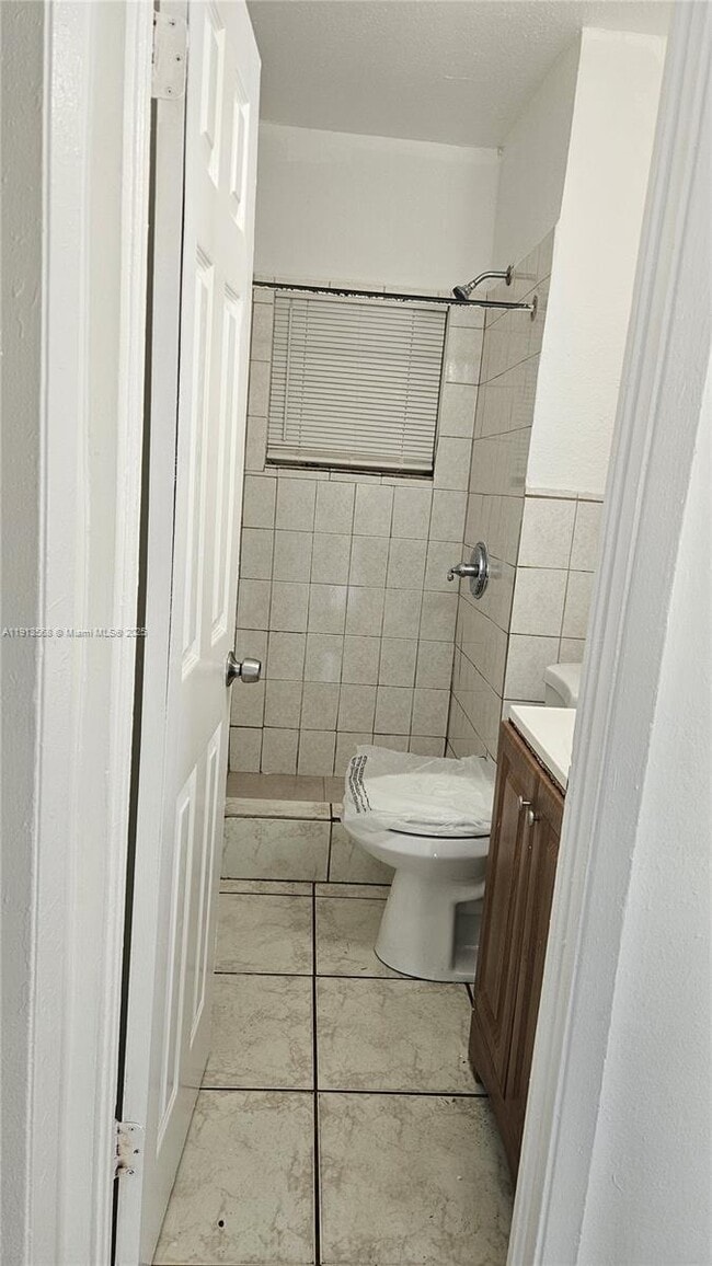 Building Photo - 1610 NW 7th Pl