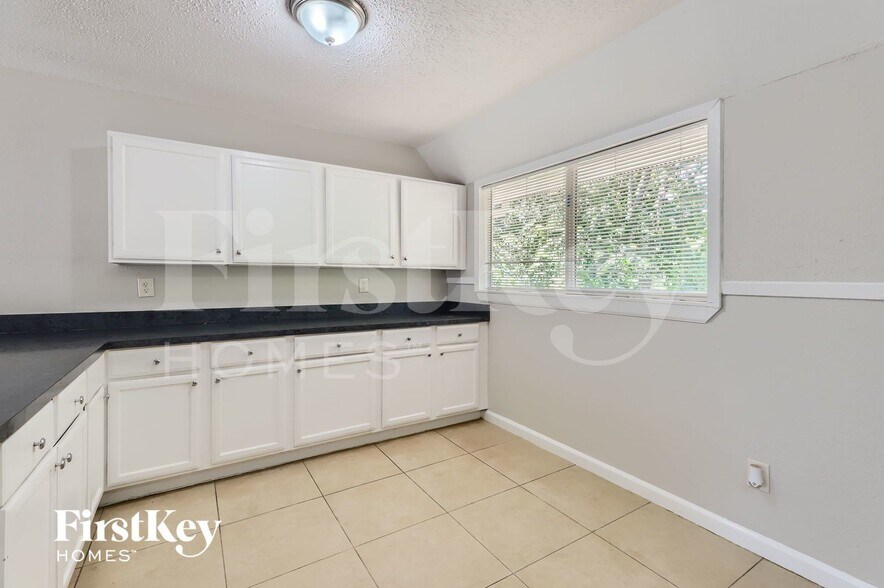 Building Photo - 917 Montclair Dr