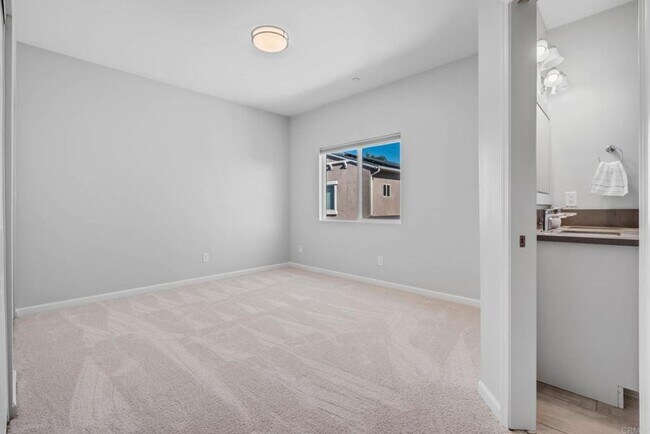 Building Photo - ***Gorgeous 5 bedroom, 3 bath Home in Imperial Beach