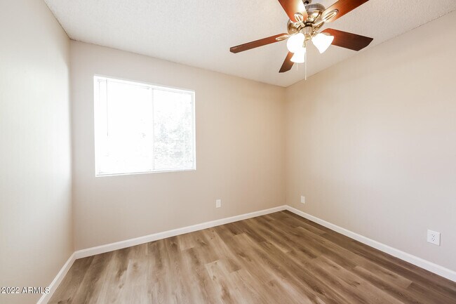 Building Photo - 337 W Kristal Way