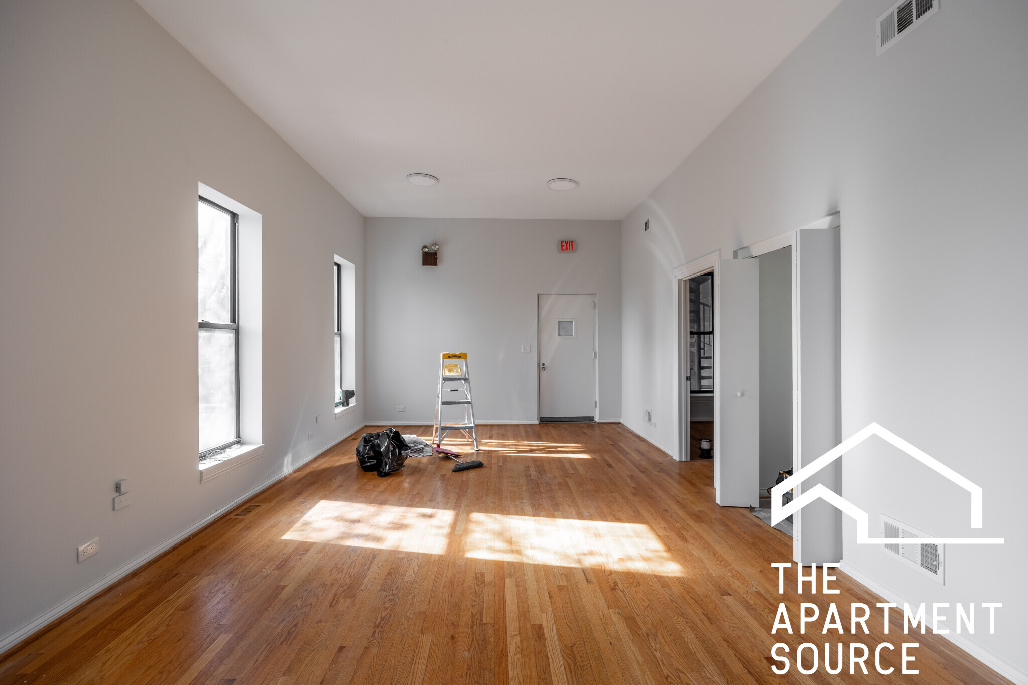 Building Photo - 646 N Damen Ave