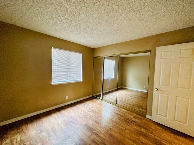 Building Photo - Downstairs Corner 2-Bedroom Condo in Centr...