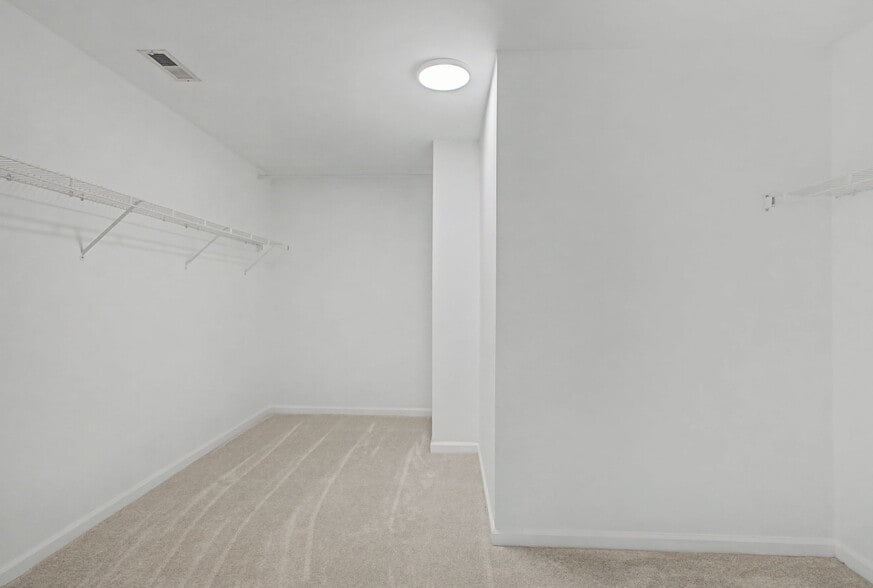 Building Photo - 2932 Burtonwood Dr