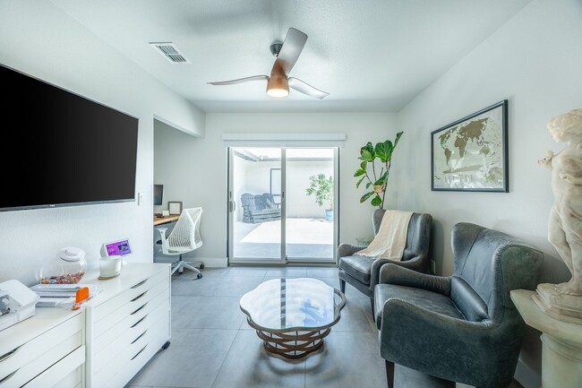 Building Photo - Fully Renovated 4 Bed/ 2.5 Bath Home in Wi...