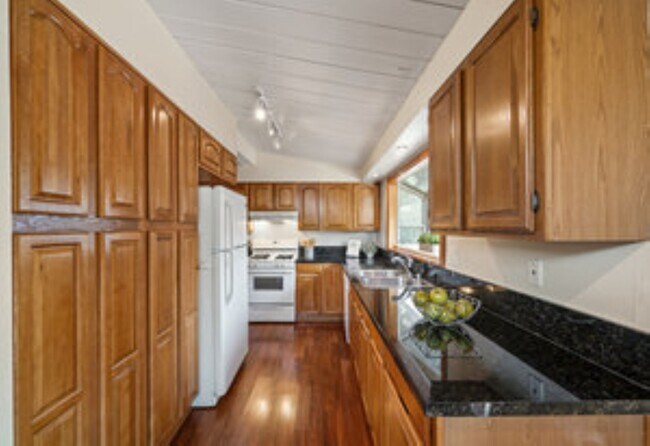 Building Photo - 28 Santa Monica Dr