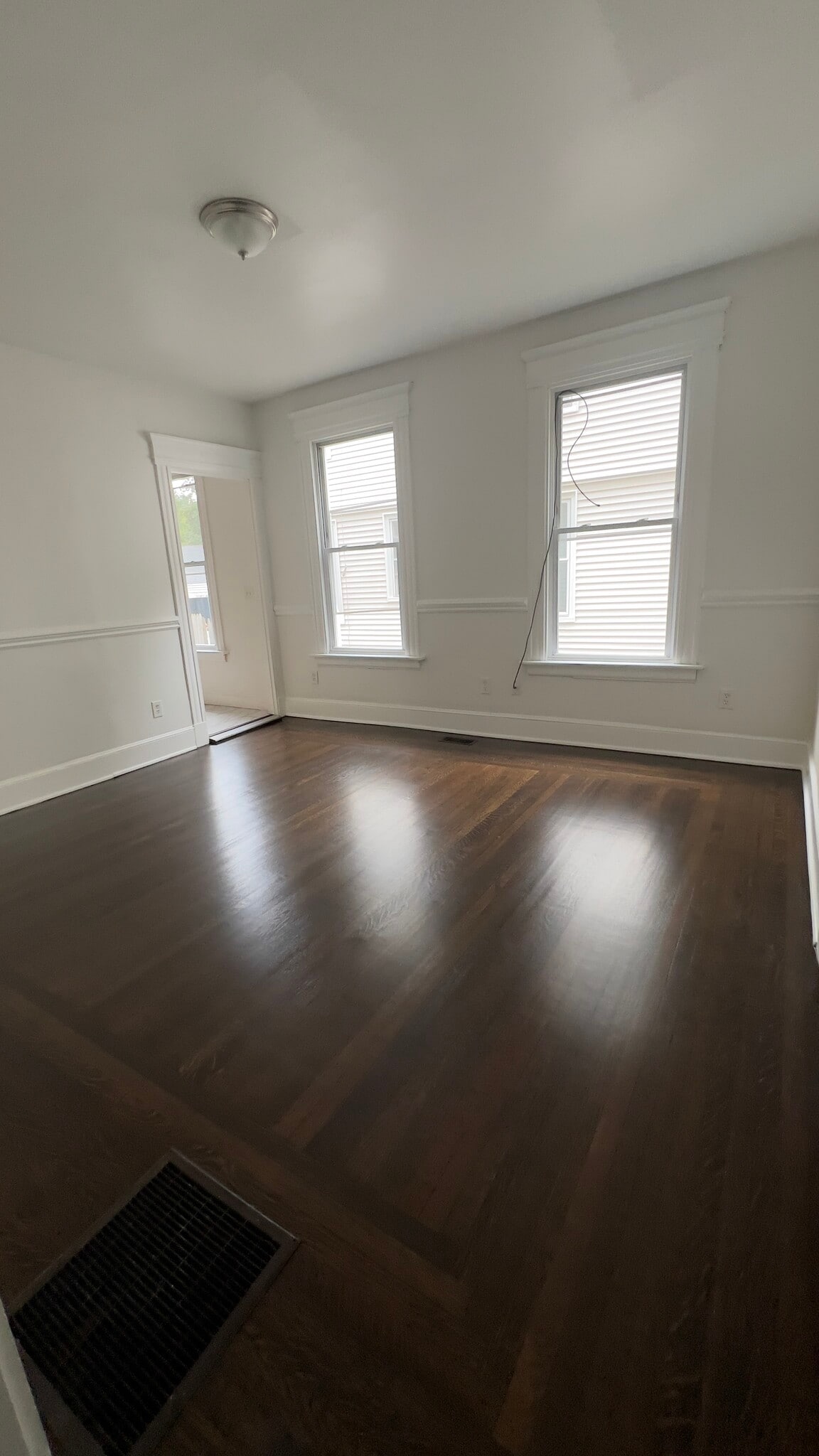 Building Photo - 879 Elm St