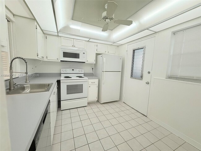 Building Photo - 3849 NE 169th St