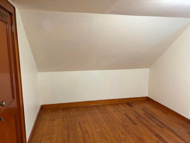 Building Photo - 1420 Woodbury Ave