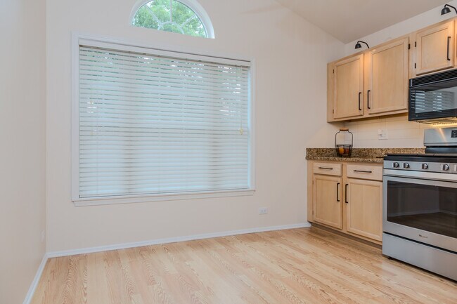 Building Photo - 330 Ashford Cir