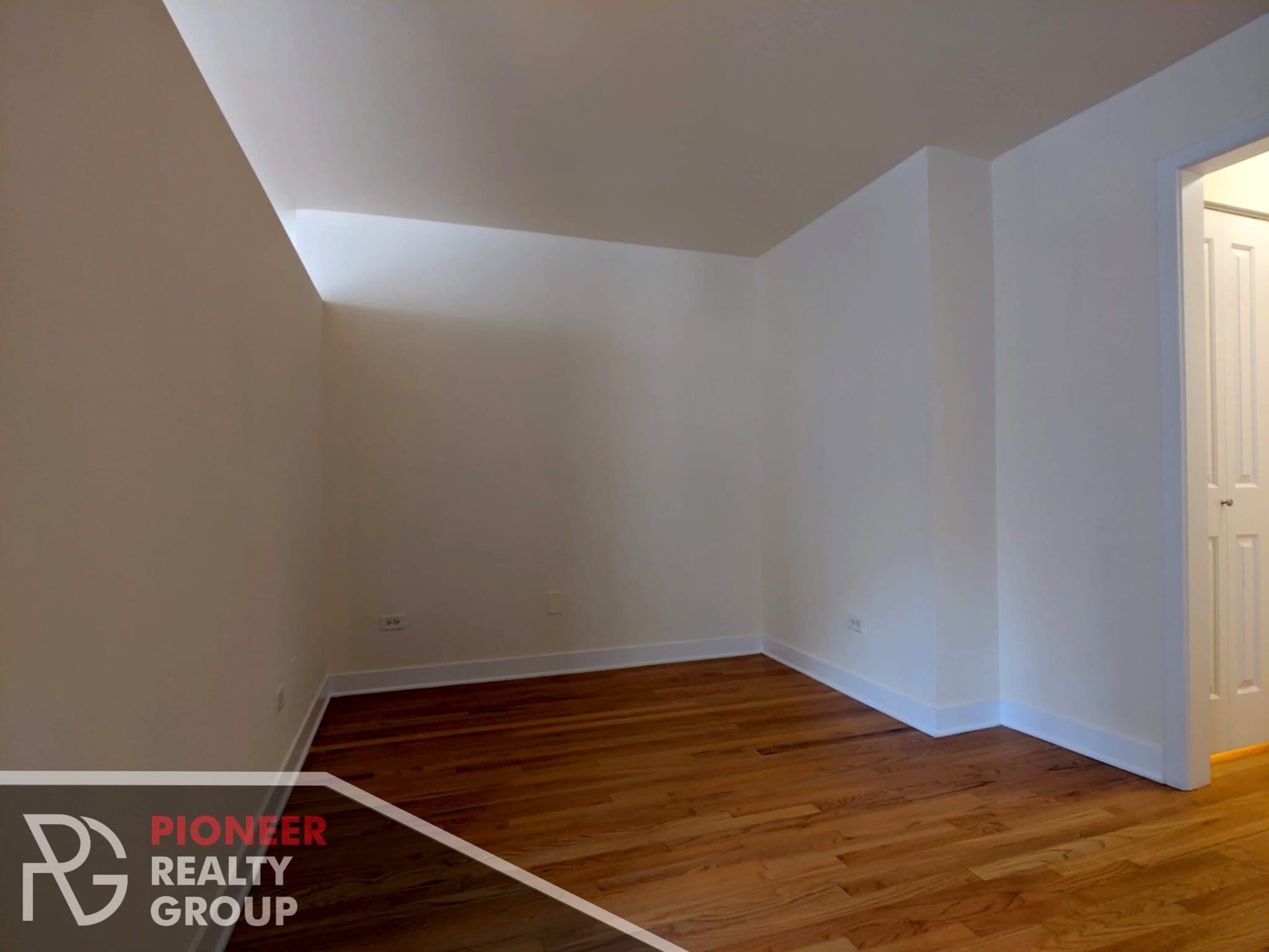 Building Photo - 630 W Wrightwood Ave