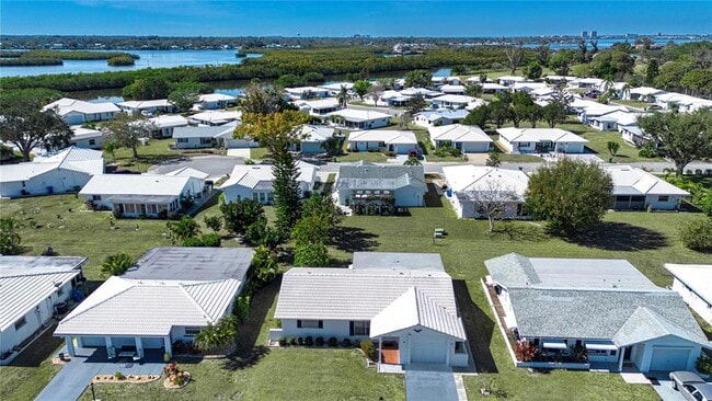 Building Photo - 802 Buttonwood Dr