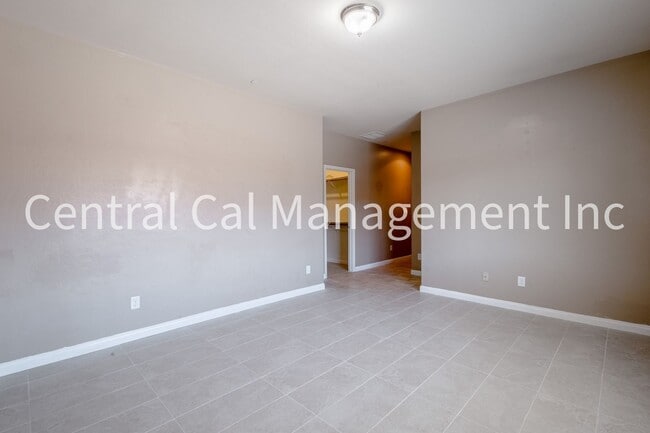 Building Photo - 4 Bedroom, 3 Bath Home in the Desired Southwest - $2595 per month!