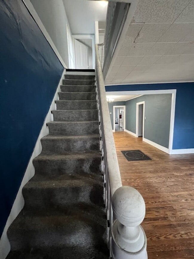 Building Photo - Three Bedroom Single Family House In Olean...