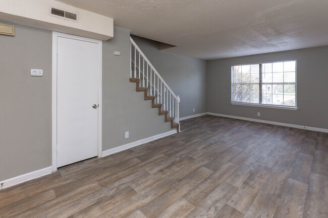 Interior Photo - Golf View Apartments