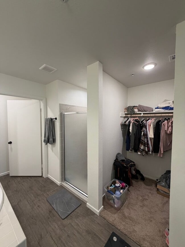 Building Photo - 3 BEDROOM HOME IN DESERT SKY!