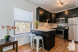 Building Photo - 1 bedroom in Chicago IL 60625