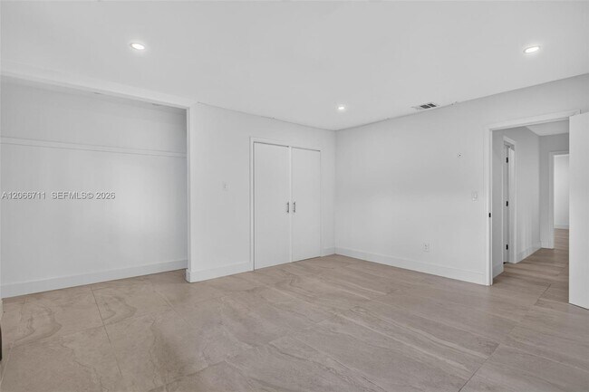 Building Photo - 1215 NE 110th St