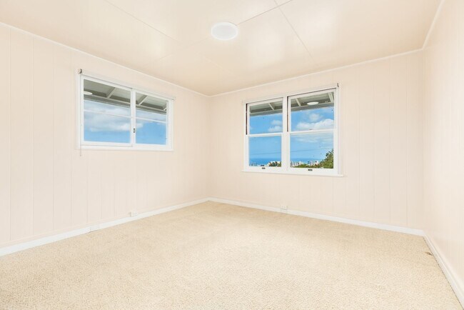 Building Photo - Charming 4-bedroom, 2-bathroom single-family home