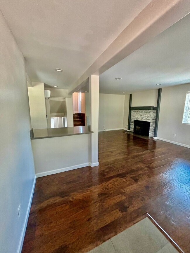 Building Photo - Beautiful 2100 sq ft Prescott home, 4 bed 2 bath with large upstairs loft on almost an acre of land!