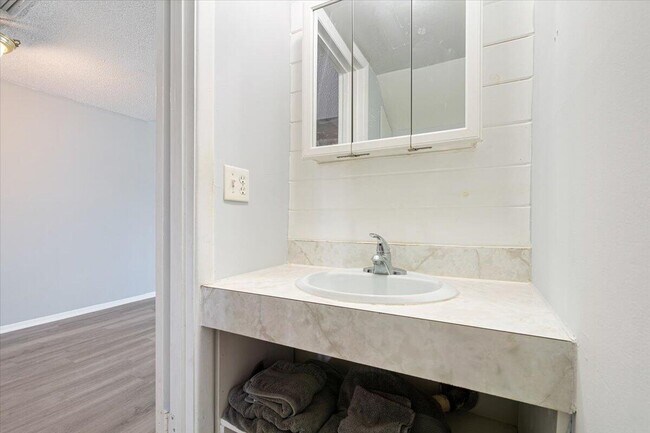 Building Photo - 1300 Seaway Dr