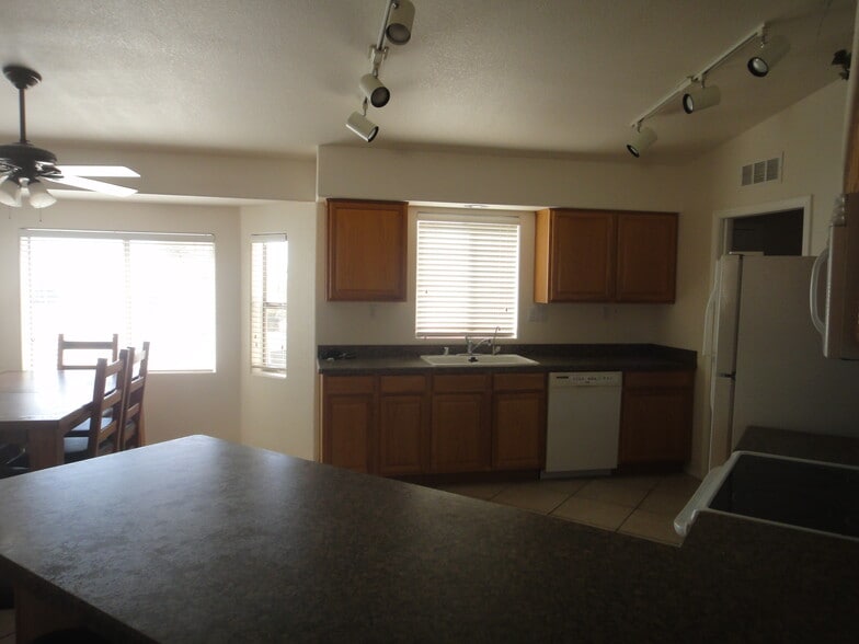 Building Photo - 3894 Bluegrass Ct
