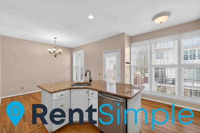 Building Photo - 7506 Lamoyne Ct