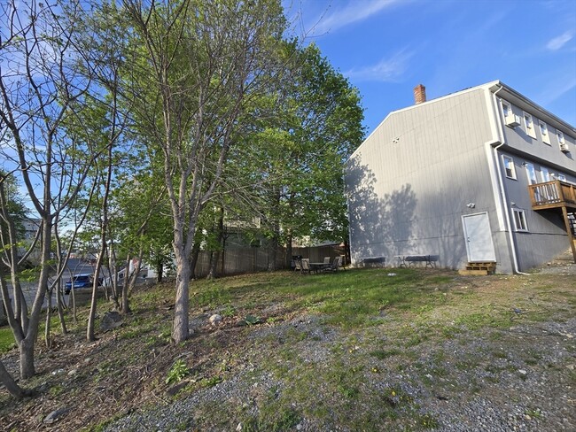 Building Photo - 157 3rd St