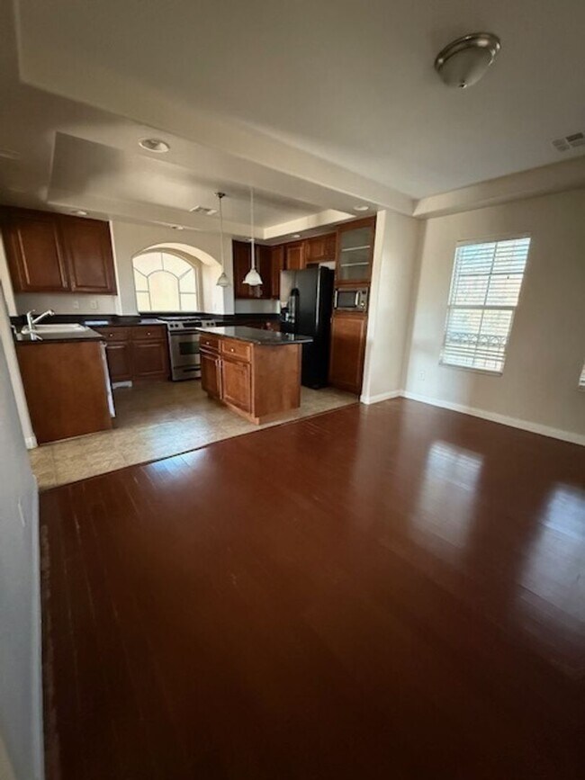 Building Photo - AVAILABLE NOW! Outstanding 3 Story Home!