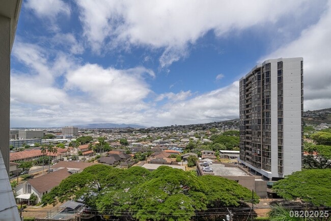 Building Photo - Beautifully maintained 1BR/1BA/1PKG unit i...