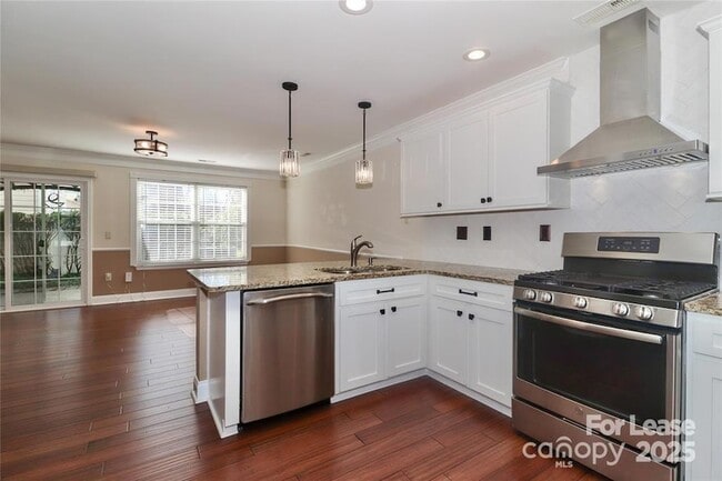 Building Photo - 9408 Meadowmont View Dr