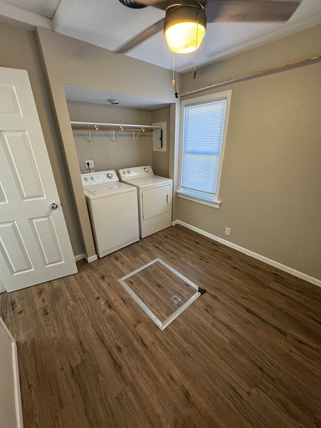 Building Photo - Two Bedroom One Bathroom Home in Machesney...