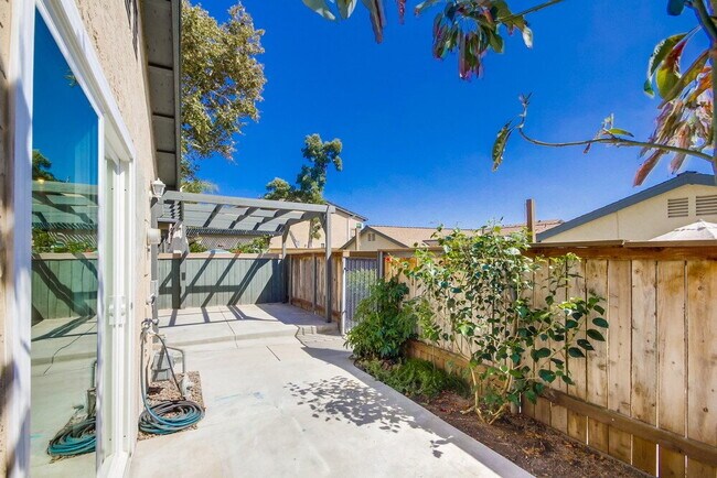 Building Photo - Charming 2BR Home with Attached Garage, Private Patio and a Friendly Community!