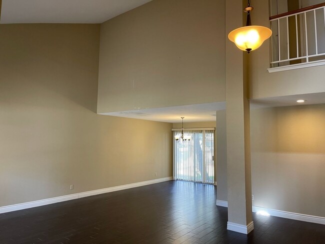 Building Photo - 13731 Oak Pebble