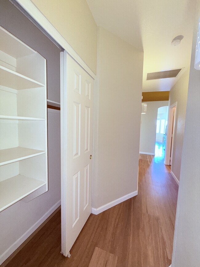 Building Photo - 9102 N Safflower Ln