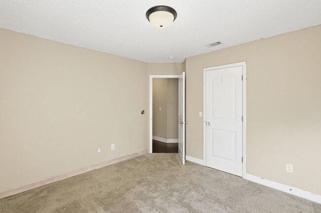 Building Photo - 3 Bedroom Griffin Park Home on Quiet Cul-de-Sac