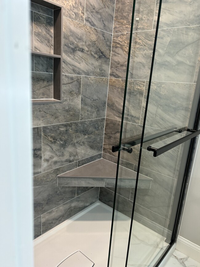 master bath - 5 Woodgate Rd